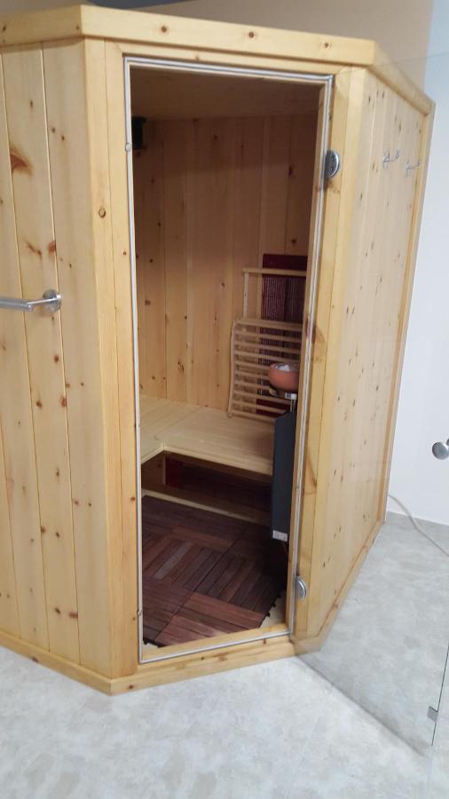 Barrierefreies Zimmer Im Blockhaus Mit Sauna Am See Soyen Exterior foto