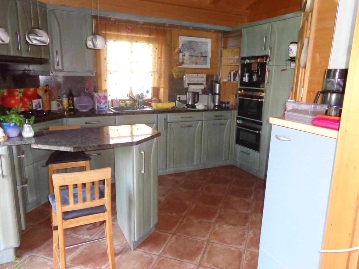 Barrierefreies Zimmer Im Blockhaus Mit Sauna Am See Soyen Exterior foto